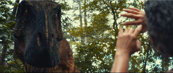 《恐龙世界》今日上映 极致视听重塑“侏罗纪世界”冒险